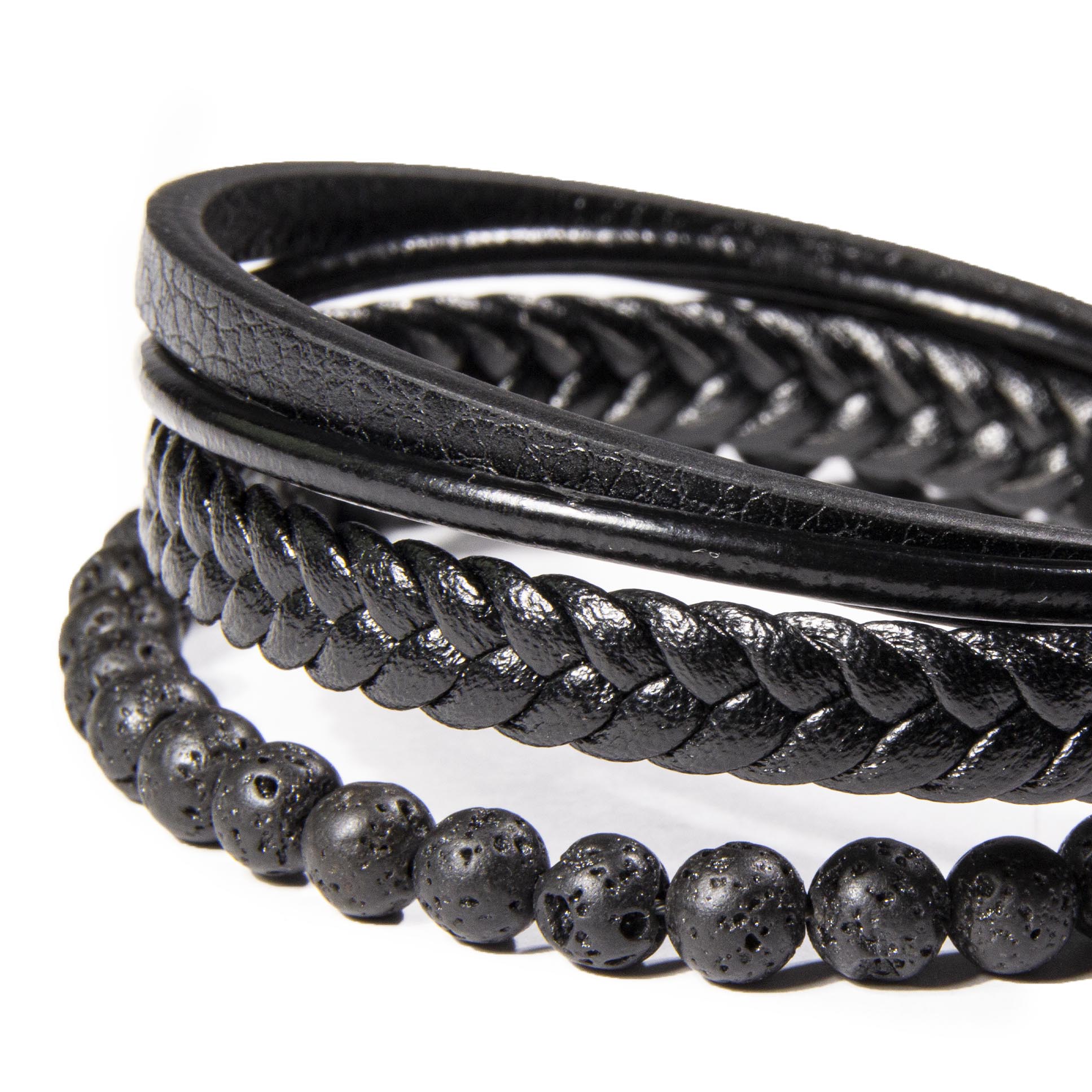 Vista lateral de brazalete hombre