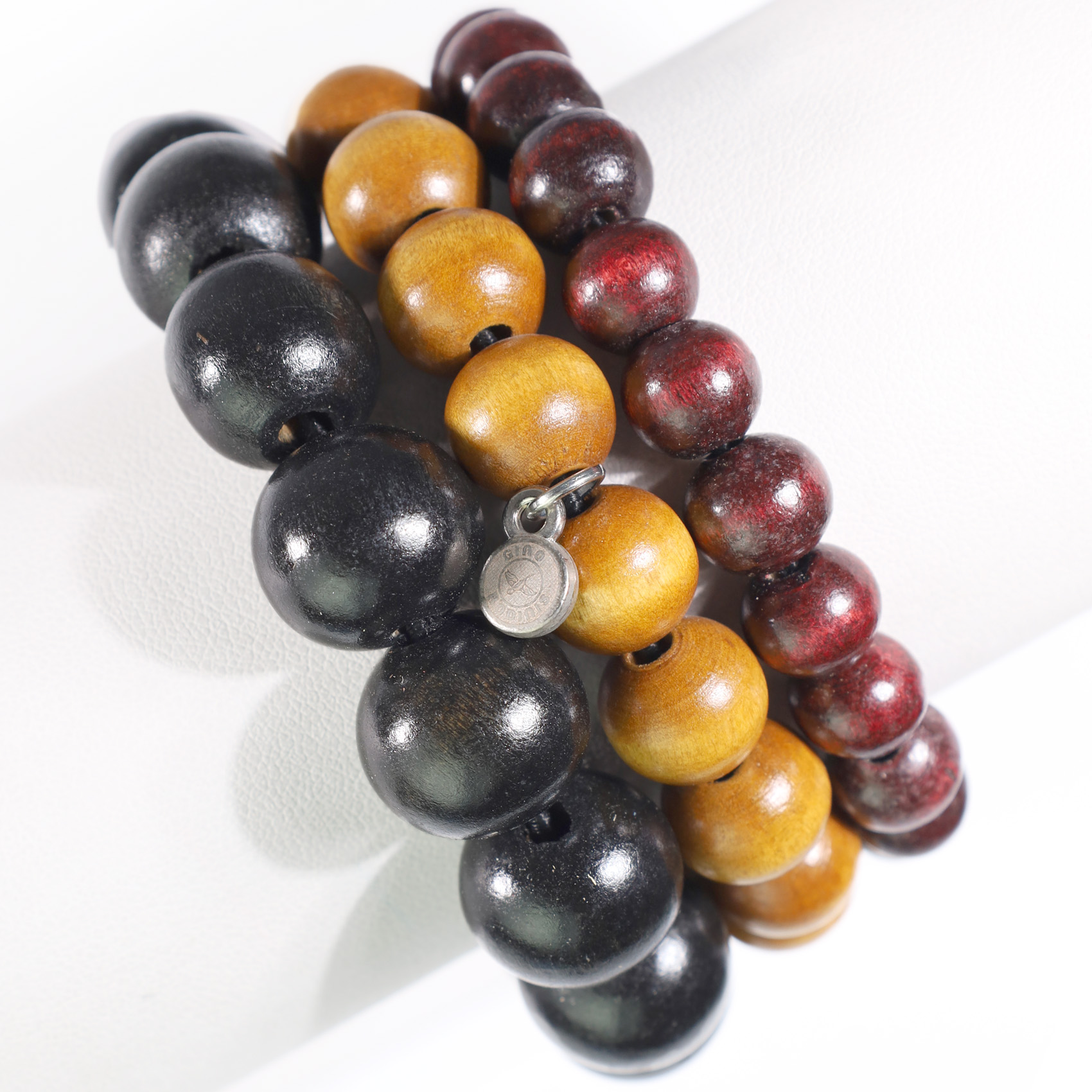 Vista Frontal de Brazalete cuencas madera - tres sets color Negro - Beige - Burdeo